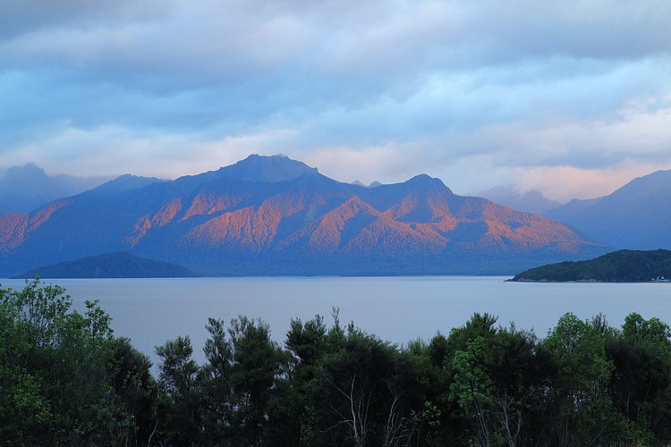 Lake Manapouri sunrise