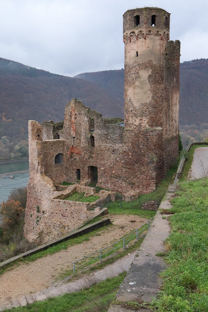 Burg Ehrenfels (1212) ruins