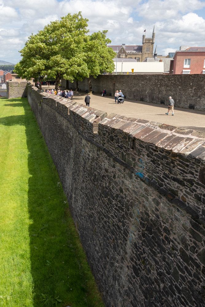 Derry city wall