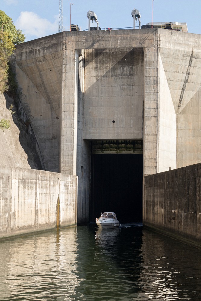 Carrapatelo Dam (35 meters lift)