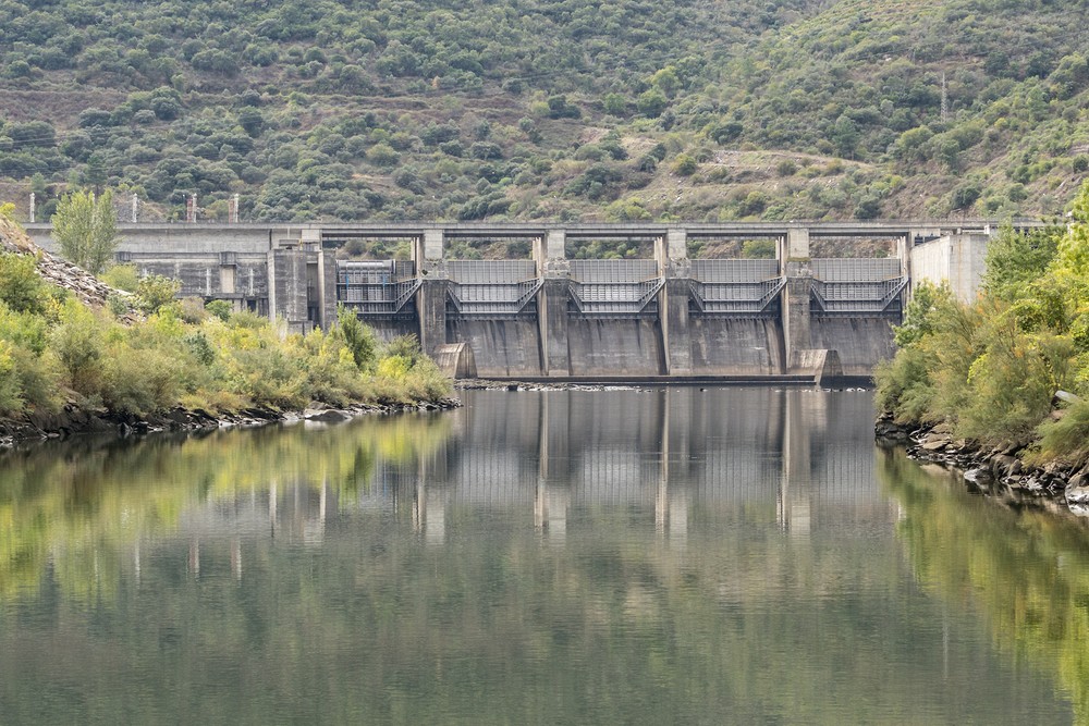 Valeira Dam (32 meters lift)
