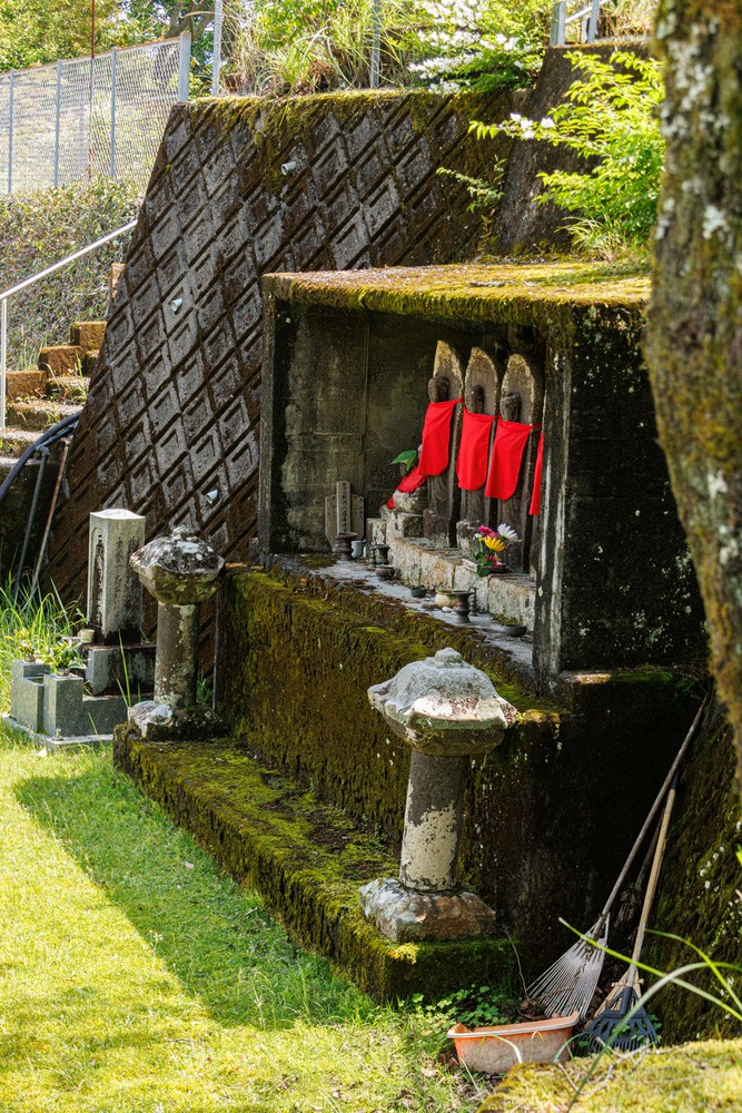 Sakura Jizo statues